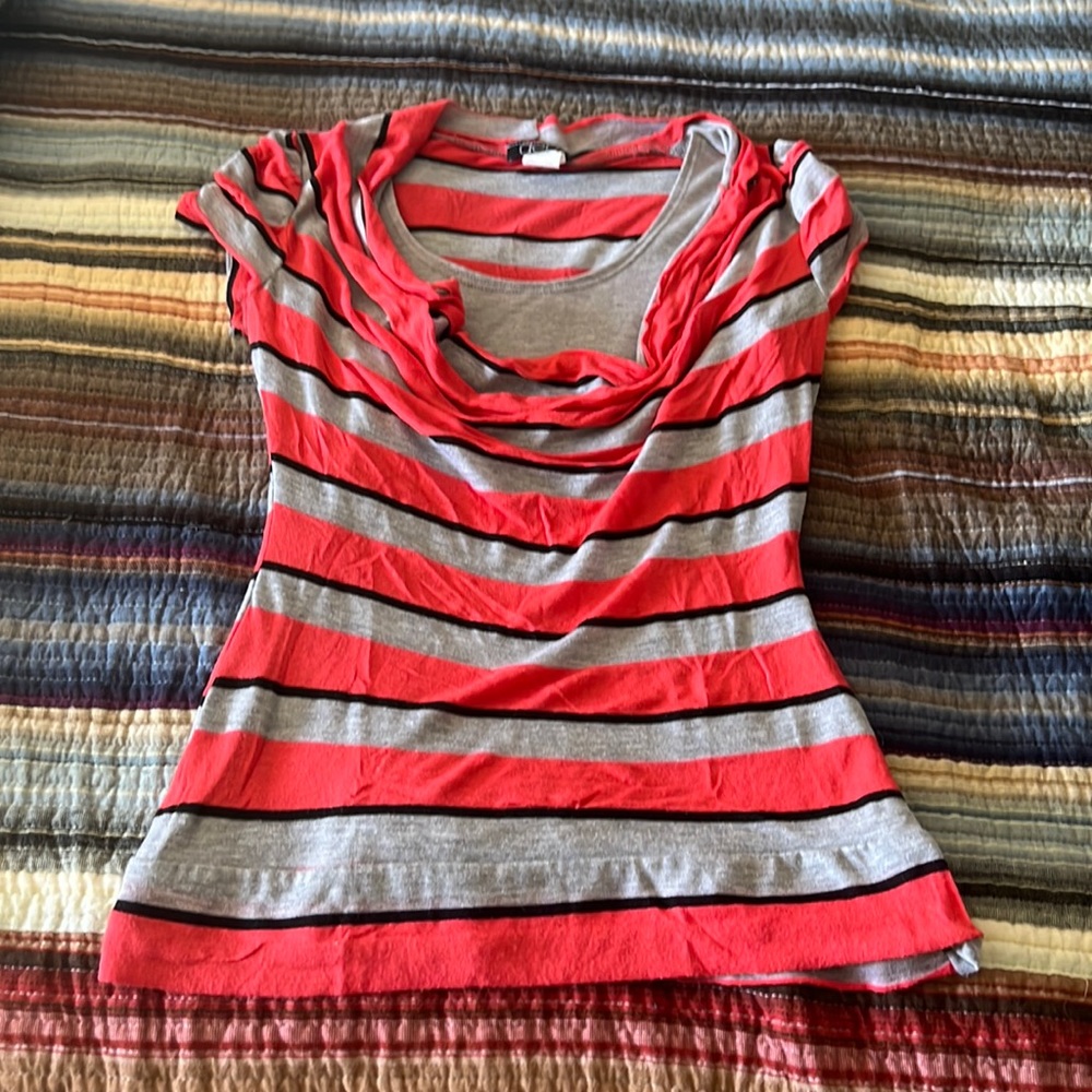 ☘️5 for $25☘️ Deb striped shirt. Sz S